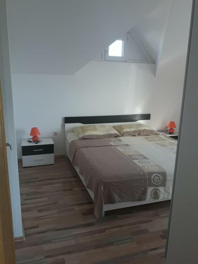 Apartmani Kuzmic 沃希 外观 照片